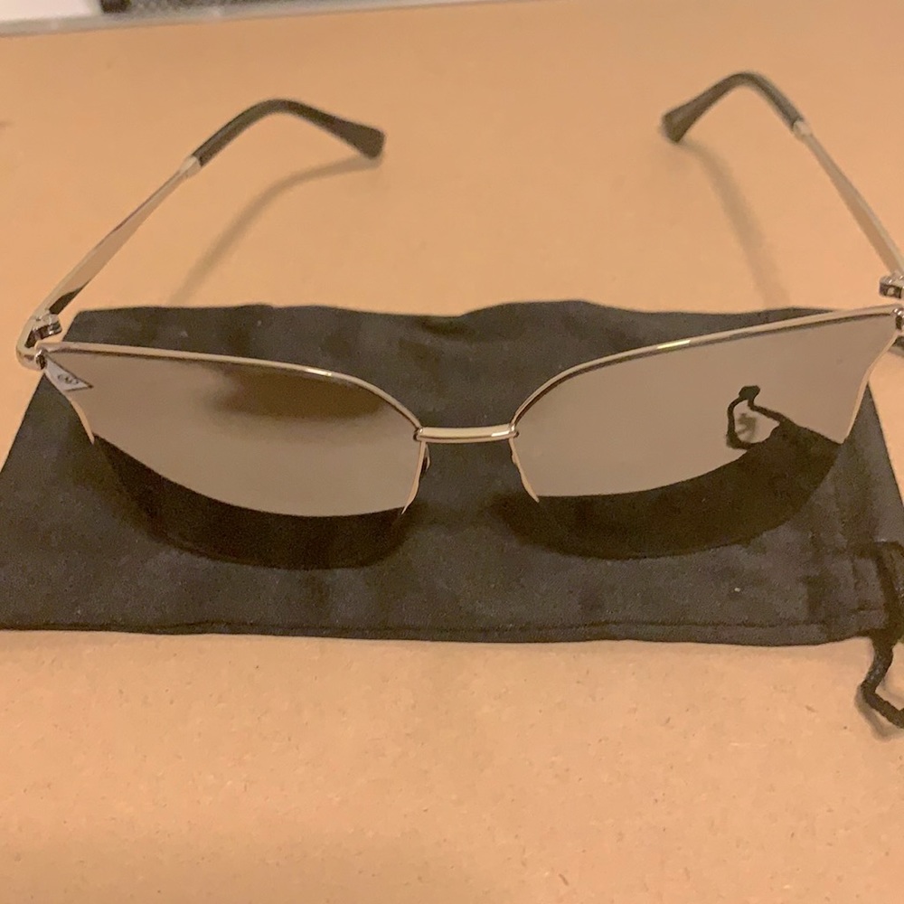 Black and grey fashion sunglasses